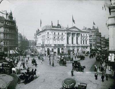 Pavillon, Piccadilly, London von English Photographer